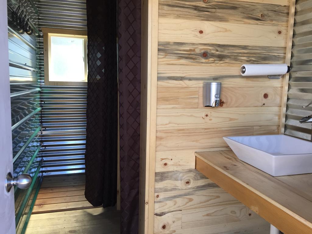 Pavilion And Glamping Village, 3 Cabins, Tipi, Wagon, Kitchen モンティセロ エクステリア 写真